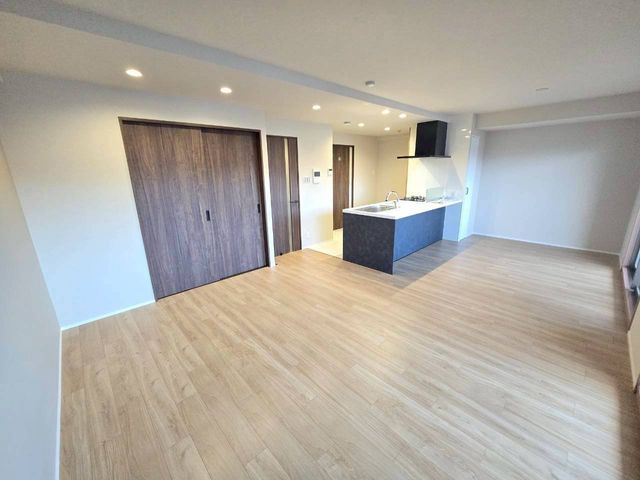 �ޗǌ��ޗǎs�O��1���ڂ̒��Ã}���V�����̃��r���O