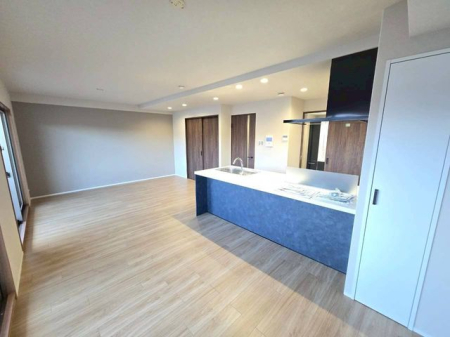 �ޗǌ��ޗǎs�O��1���ڂ̒��Ã}���V�����̃��r���O