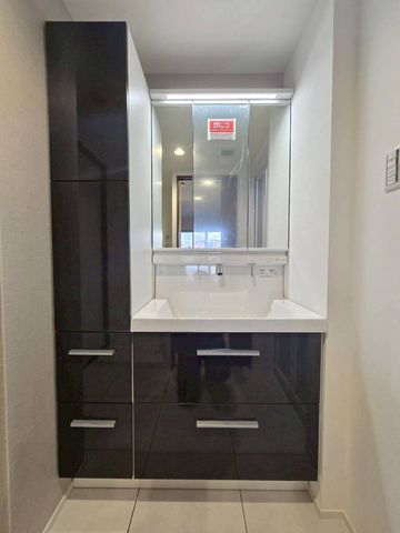 �ޗǌ��ޗǎs�O��1���ڂ̒��Ã}���V�����̐��ʑ�E���ʏ�