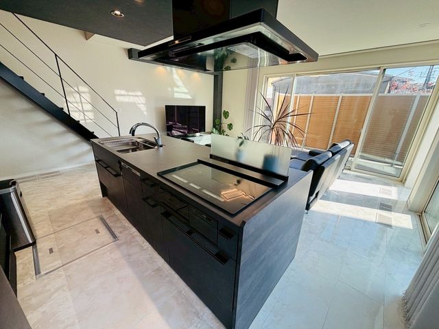 �ޗǌ����Ŏs�ʏ� �̒��È�ˌ��ẴL�b�`��