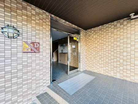 �ޗǌ��ޗǎs�ߕ����� �̒��Ã}���V�����̃G���g�����X