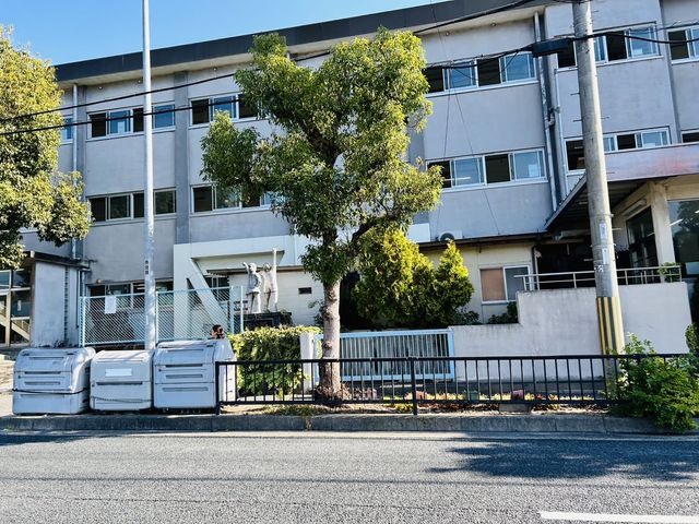 �ޗǌ��ޗǎs�O��1���ڂ̒��Ã}���V�����̎��ӊ�