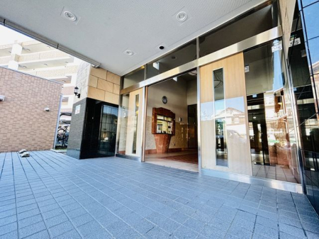 �ޗǌ��ޗǎs�O��1���ڂ̒��Ã}���V�����̃G���g�����X