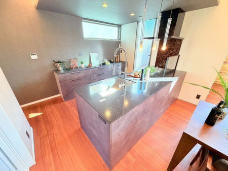 �ޗǌ�����s�Ғ� �̐V�z��ˌ��ẴL�b�`��