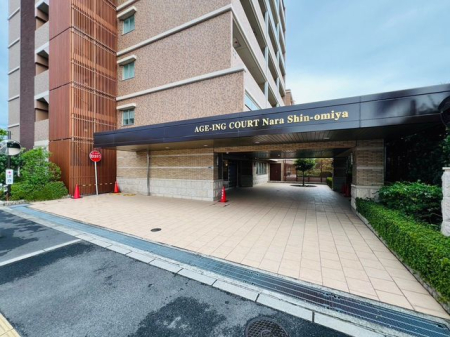 �ޗǌ��ޗǎs�l���H1���ڂ̒��Ã}���V�����̃G���g�����X