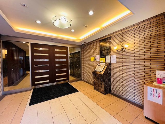 �ޗǌ��ޗǎs�l���H1���ڂ̒��Ã}���V�����̃G���g�����X