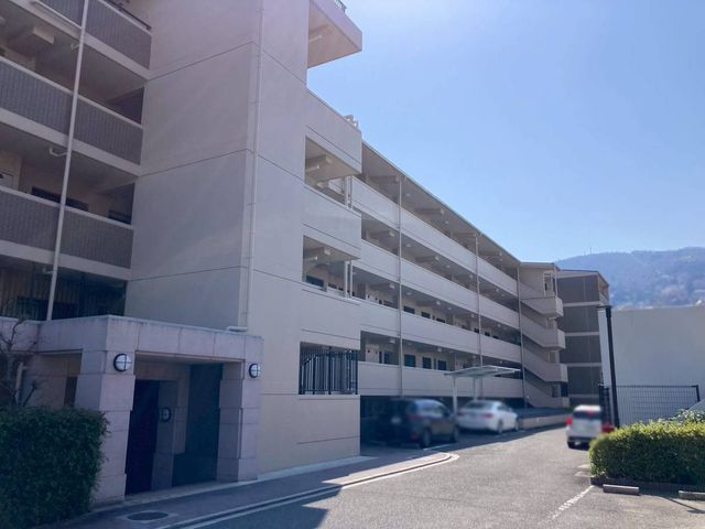 �ޗǌ�����s�����P�u �̒��Ã}���V�����̌��n�O�ώʐ^