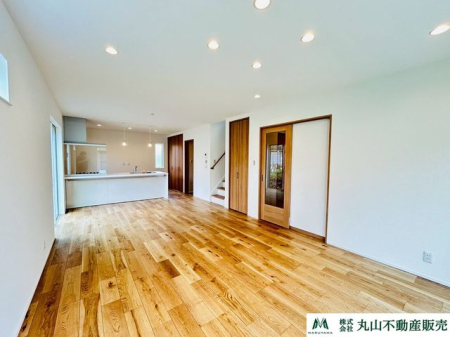 �ޗǌ�����s������ �̐V�z��ˌ��Ẵ��r���O