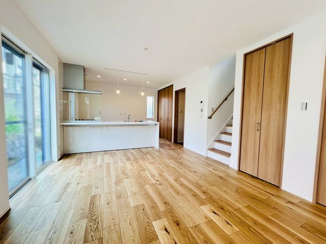 �ޗǌ�����s������ �̐V�z��ˌ��Ẵ��r���O