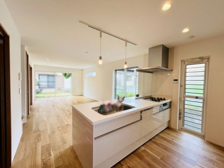 �ޗǌ�����s������ �̐V�z��ˌ��ẴL�b�`��