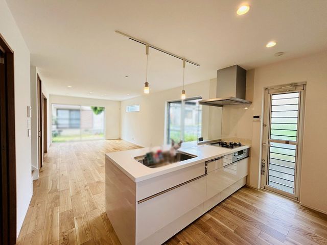 �ޗǌ�����s������ �̐V�z��ˌ��ẴL�b�`��