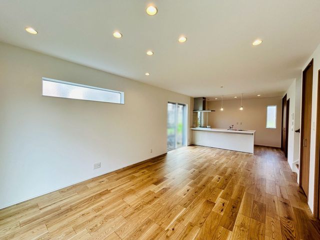 �ޗǌ�����s������ �̐V�z��ˌ��Ẵ��r���O