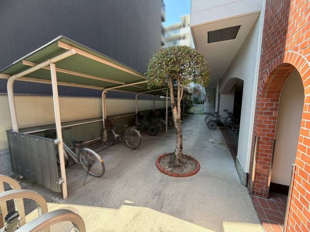 �ޗǌ��ޗǎs���厛������1���ڂ̒��Ã}���V�����̌��n�O�ώʐ^