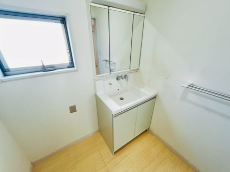 �ޗǌ��ޗǎs�@�@�� �̒��È�ˌ��Ă̐��ʑ�E���ʏ�