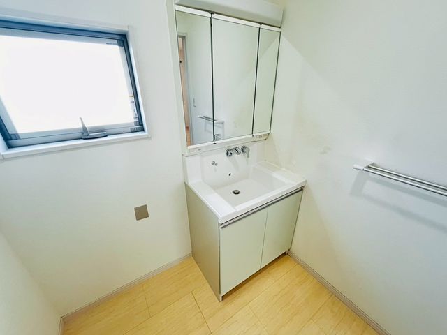 �ޗǌ��ޗǎs�@�@�� �̒��È�ˌ��Ă̐��ʑ�E���ʏ�