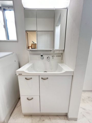 �ޗǌ������s�l�� �̒��È�ˌ��Ă̐��ʑ�E���ʏ�