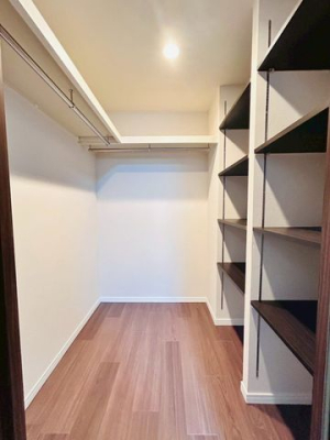 �ޗǌ����Ŏs�܈ʓ�3���ڂ̒��Ã}���V�����̌��n�O�ώʐ^