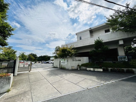 �ޗǌ�����s�J�c�� �̓y�n�̎��ӊ�