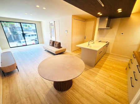 �ޗǌ���a�S�R�s��� �̐V�z��ˌ��Ẵ��r���O