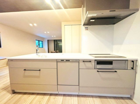 �ޗǌ���a�S�R�s��� �̐V�z��ˌ��ẴL�b�`��